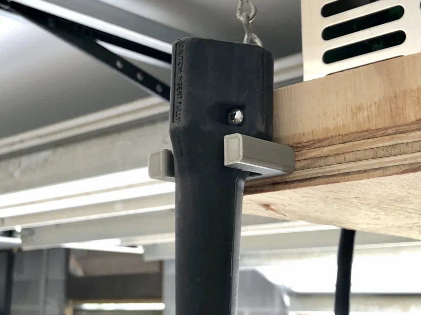 Đế treo tường đầu cắm sạc xe golf E-Z-GO cho RXV & TXT48 - Image 1