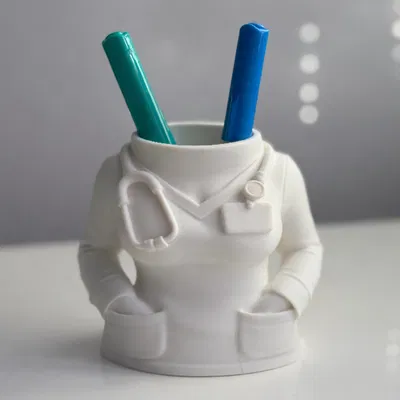 Ống Cắm Bút Áo Blouse Bác Sĩ – Organizer Bàn Làm Việc In 3D