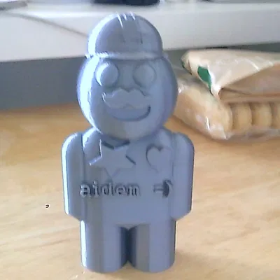 Guy – Nhân vật đội helmet có ria mép