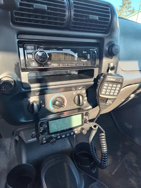 Giá gắn Alinco DR735T cho Ford Ranger Gen3 - Image 1