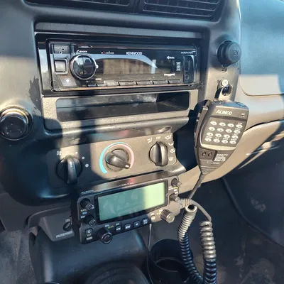 Giá gắn Alinco DR735T cho Ford Ranger Gen3