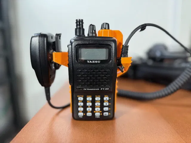 Yaesu FT-60R: Retainer cổng Mic/Headset, Squelch Knob Saver & Battery Protector - Image 1