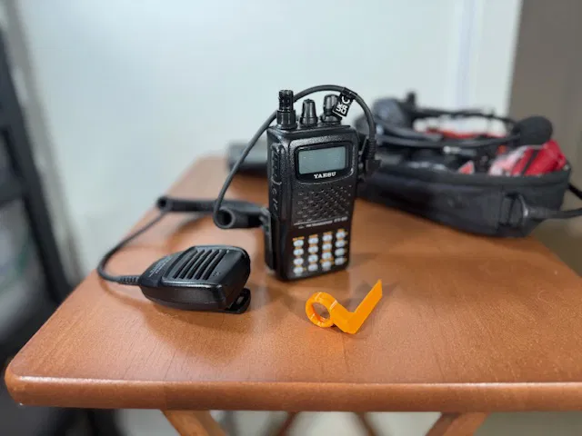 Yaesu FT-60R: Retainer cổng Mic/Headset, Squelch Knob Saver & Battery Protector - Image 6
