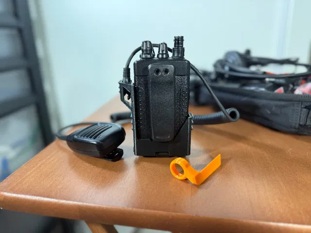 Yaesu FT-60R: Retainer cổng Mic/Headset, Squelch Knob Saver & Battery Protector - Image 7