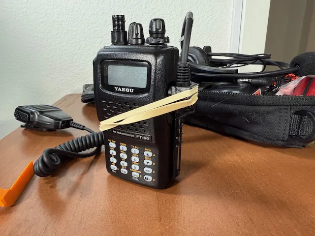 Yaesu FT-60R: Retainer cổng Mic/Headset, Squelch Knob Saver & Battery Protector - Image 9