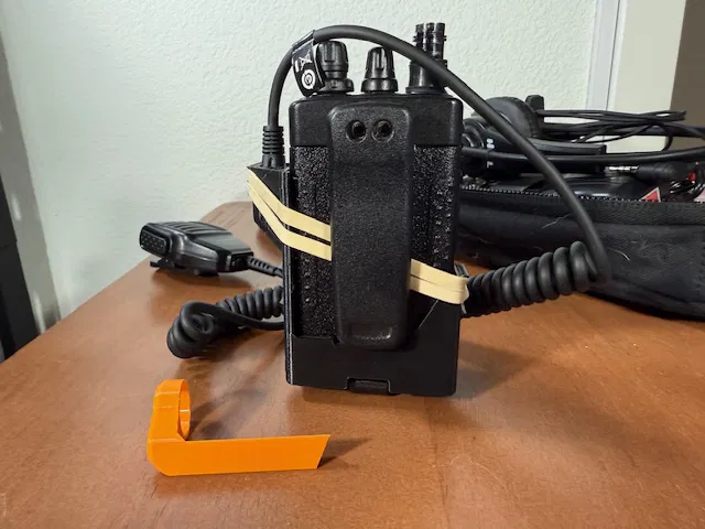 Yaesu FT-60R: Retainer cổng Mic/Headset, Squelch Knob Saver & Battery Protector - Image 11