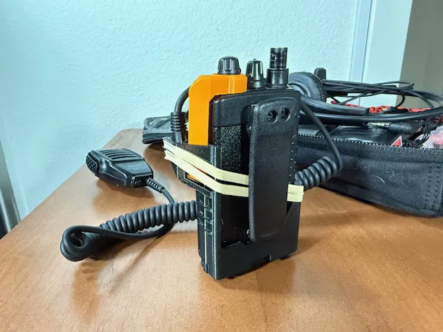 Yaesu FT-60R: Retainer cổng Mic/Headset, Squelch Knob Saver & Battery Protector - Image 12