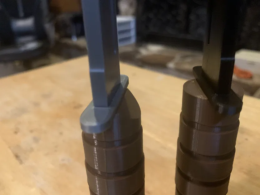 Dao đồ chơi KA-BAR kiêm dụng cụ bóp kem đánh răng (toothpaste squeezer/squeegee) - Image 3