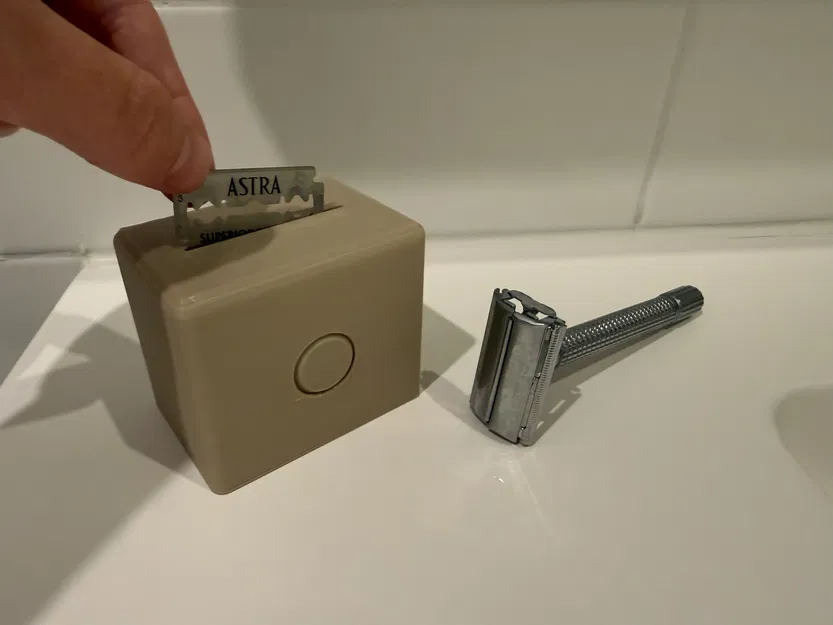 Hộp đựng lưỡi dao cạo đã dùng (Razor blade disposal case) - Image 1