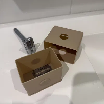 Hộp đựng lưỡi dao cạo đã dùng (Razor blade disposal case)