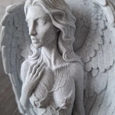 Thiên Thần Đá – Tượng Phù Điêu (Relief Sculpture)