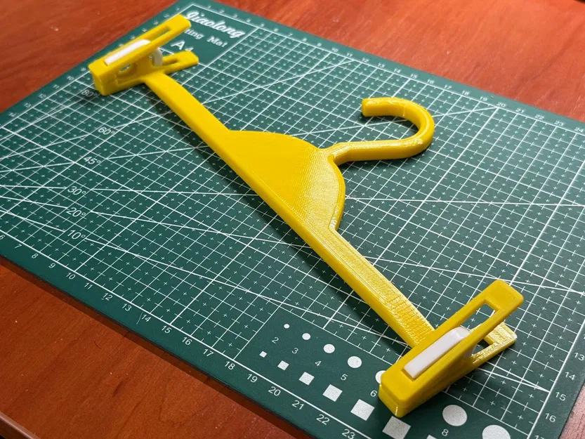 Móc treo quần trẻ em có kẹp (Kids pants HANGER with pegs) - Image 1