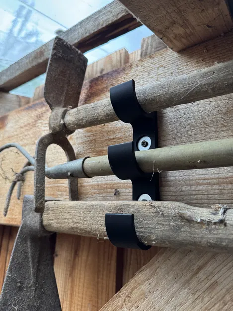 Giá Treo Dụng Cụ Làm Vườn (Móc Ba) - Image 2