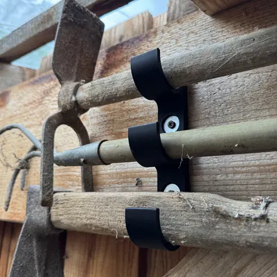 Giá Treo Dụng Cụ Làm Vườn (Móc Ba)