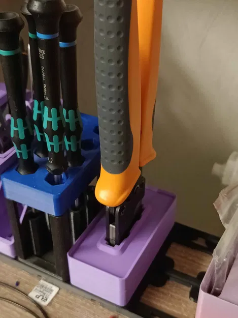 Khay Gridfinity dựng đứng cho kìm Iwiss IWS-3220M - Image 1