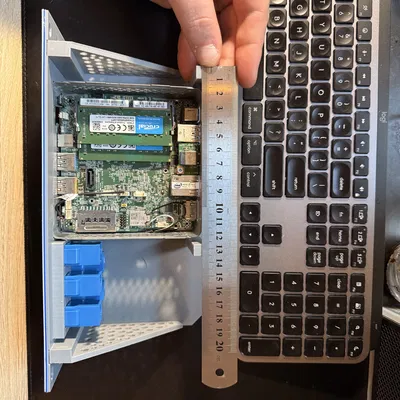 Intel NUC 7 kèm Keystone Jacks (mặt rack-mount in 3D cho rack 10")