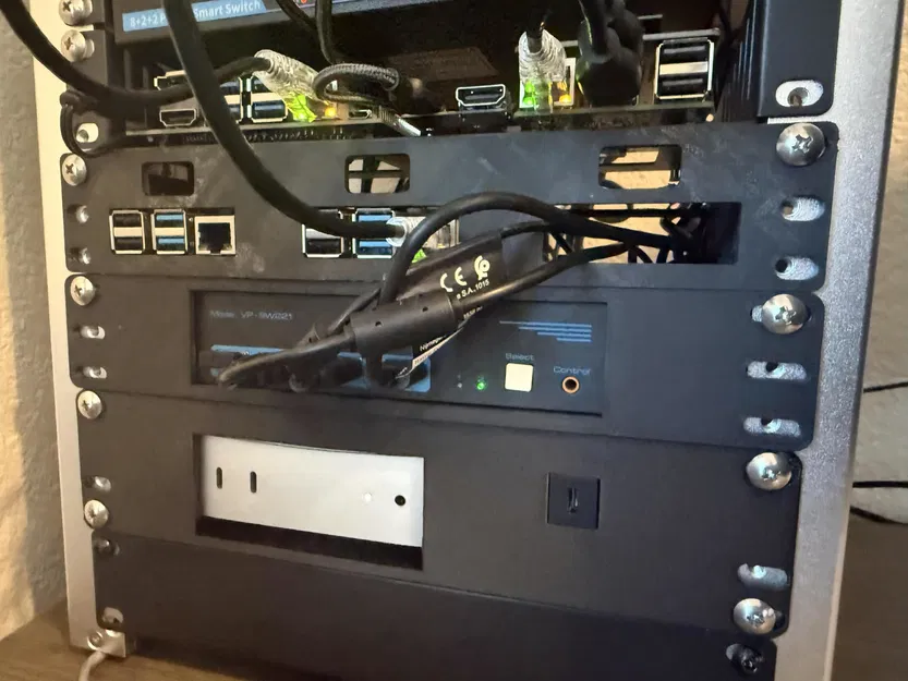 Mini rack KVM Switch - Image 1