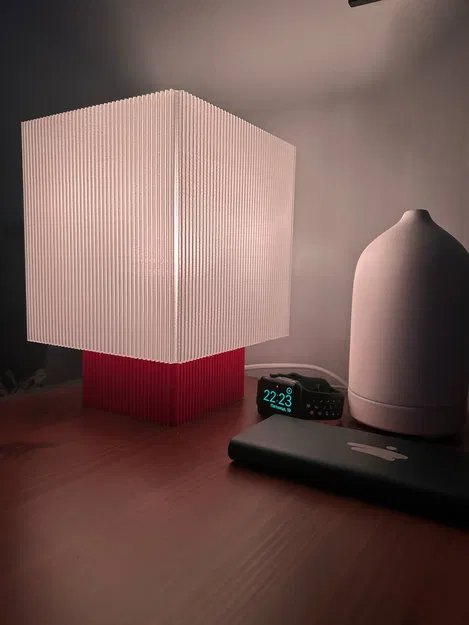 Đèn bàn khối lập phương gân (Cube ribbed table lamp) - Image 3