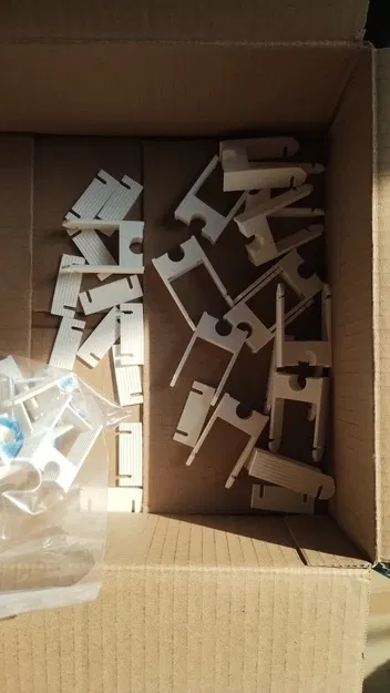 Bracket giữ dây coax (Coax cable bracket) - Image 1