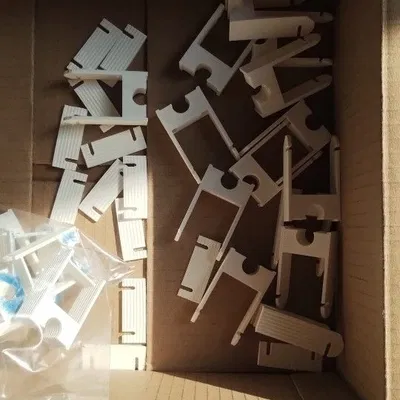 Bracket giữ dây coax (Coax cable bracket)