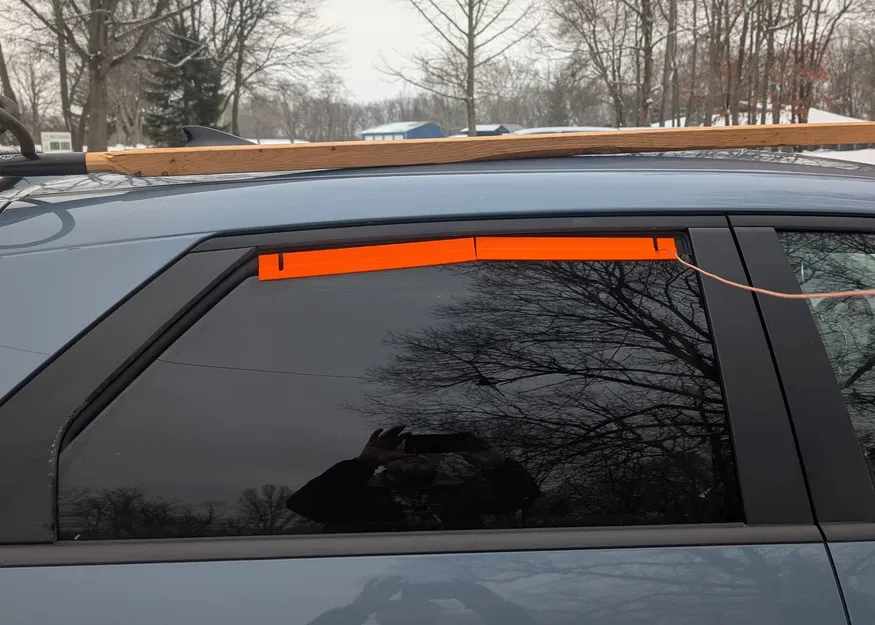 Ốp chèn luồn dây coax anten qua cửa kính xe (car antenna coax feed through) - Image 1