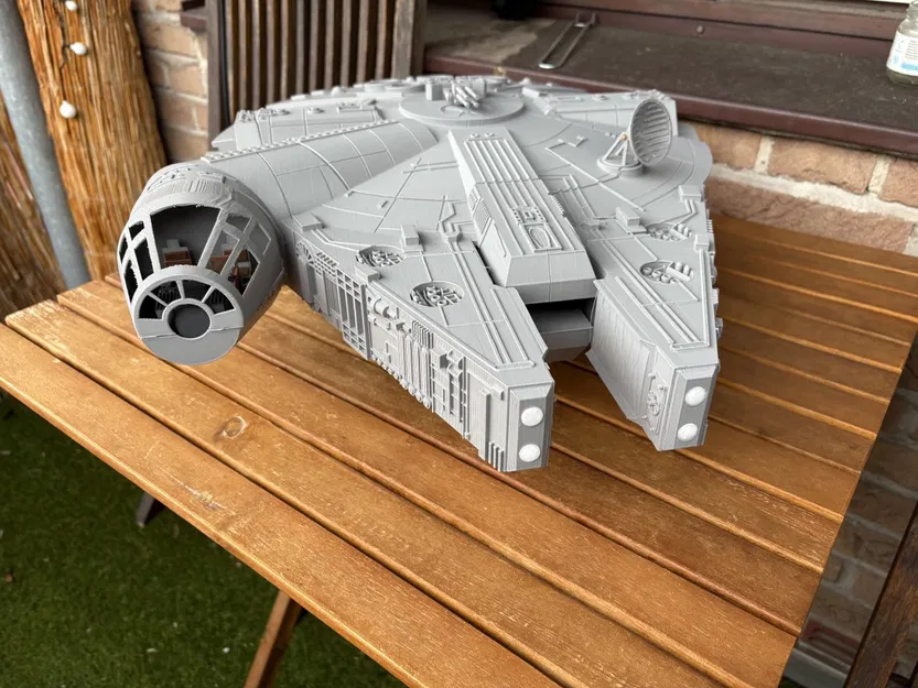 Smuggler-Class Light Freighter – Tàu vận tải hạng nhẹ cho dân buôn lậu (in 3D) - Image 2