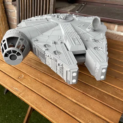 Smuggler-Class Light Freighter – Tàu vận tải hạng nhẹ cho dân buôn lậu (in 3D)