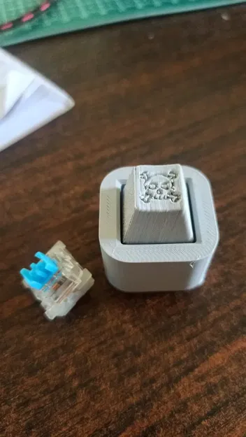 Đồ chơi fidget bấm click hình đầu lâu (Skull Key Clicker Fidget) - Image 1