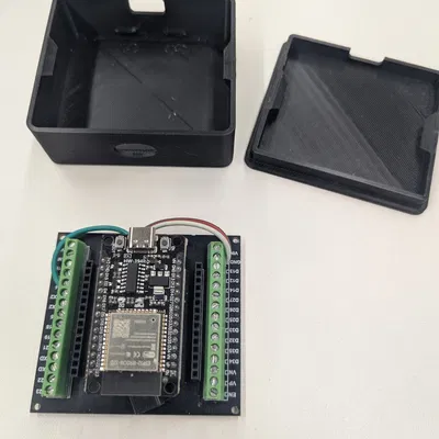 Vỏ hộp cho board phát triển ESP32 (ESP32 development board enclosure)