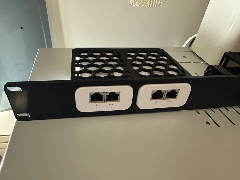 Giá rack 19-inch modular cho Unifi PoE+ Injector U-POE-at 30W - Image 3