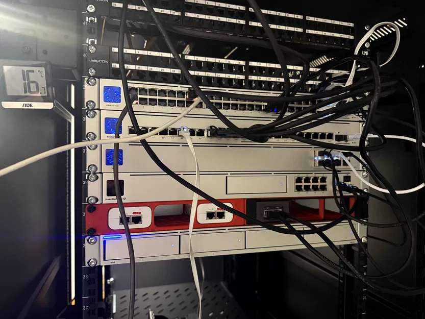 Giá gắn rack 19-inch cho Unifi PoE (U-POE 30W & U-POE-50-60W) - Image 1