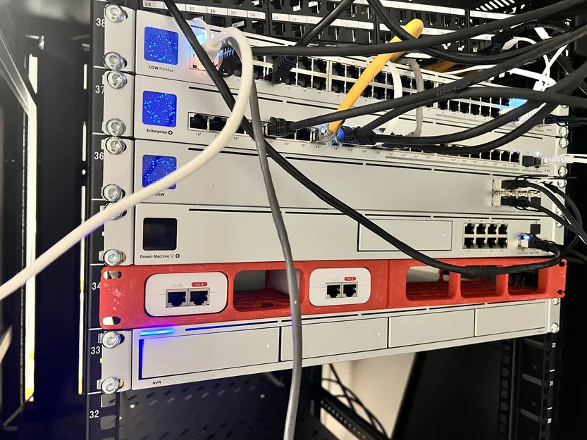 Giá gắn rack 19-inch cho Unifi PoE (U-POE 30W & U-POE-50-60W) - Image 2