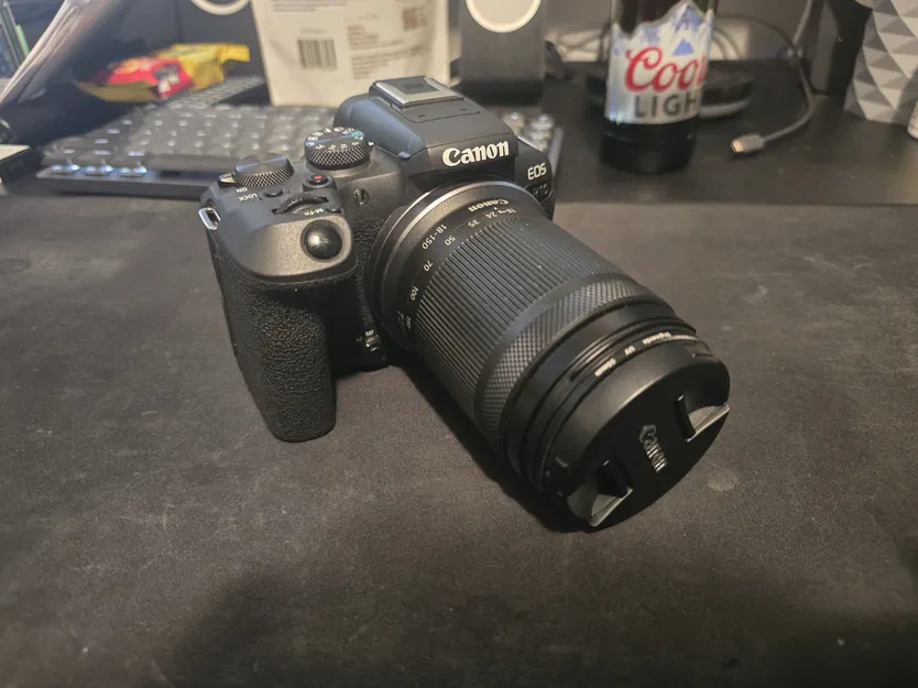 Canon EOS R10 kèm ống kính 18-150mm - Image 1