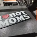 Bảng “I Heart Hot Moms / Dads” in 3D - Thumbnail 3