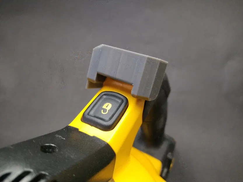 Giá treo tường cho Dewalt Stick Vacuum – khoét nút nhả hộp bụi - Image 2