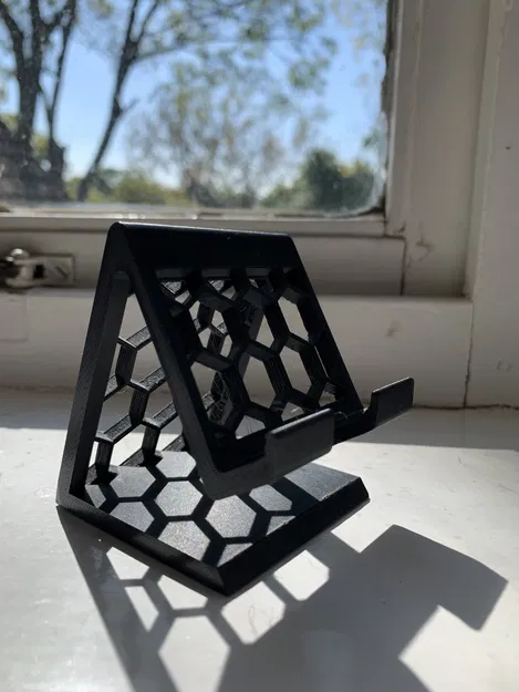 Kệ Đỡ Điện Thoại (Phone Stand) Honeycomb Có Chỗ Sạc - Image 4