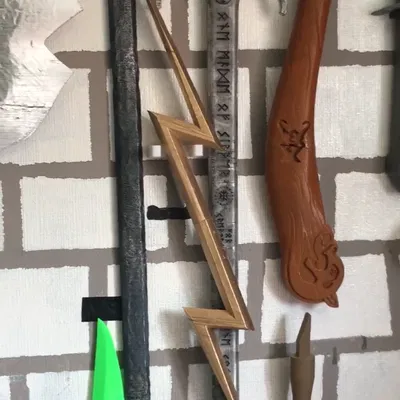 THUNDERBOLT (Thor: Love and Thunder) – Vũ khí của Zeus