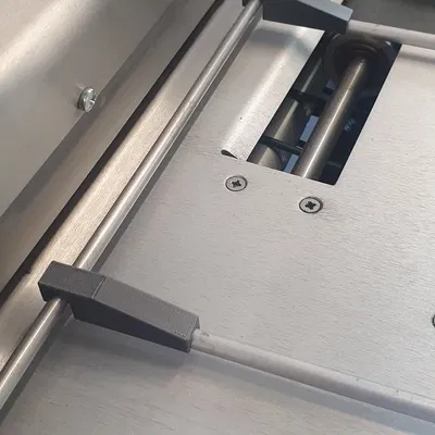 Kẹp dẫn hướng giấy cho máy gấp UFO (UFO folder Guide clip)