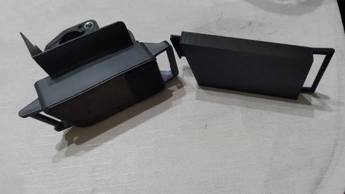 Nắp trên lọc gió cho máy cắt cỏ Parkside 3 bánh (Air filter top cover) - Image 1