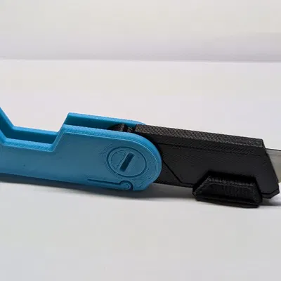 Tay Kẹp Lưỡi Dao Rọc Giấy Gập Gọn (Foldable Utility Knife Blade Holder)