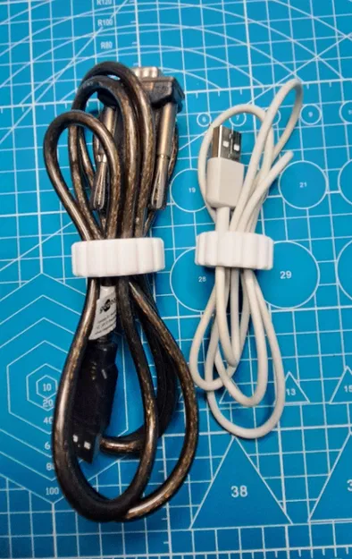 Kẹp giữ cáp USB (USB cable holder) - Image 1