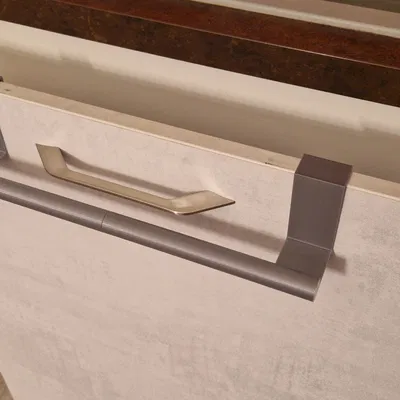 Móc Treo Khăn Cho Cánh Tủ (Cabinet Towel Hanger)