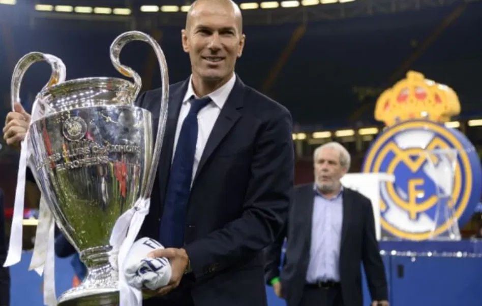 Tượng Zinedine Zidane (Zizou) – Huyền thoại bóng đá - Image 1