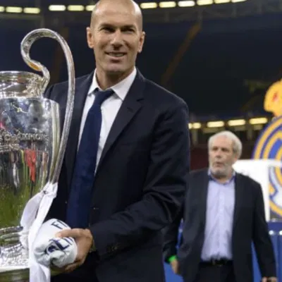 Tượng Zinedine Zidane (Zizou) – Huyền thoại bóng đá