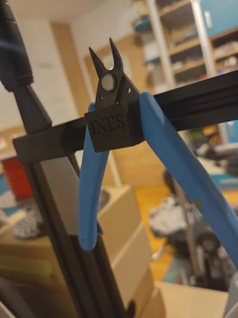 Giá đỡ kìm cắt cho Ender 3 - Image 1