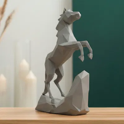 Tượng Ngựa Chồm Low Poly (Low Poly Rearing Horse Sculpture)