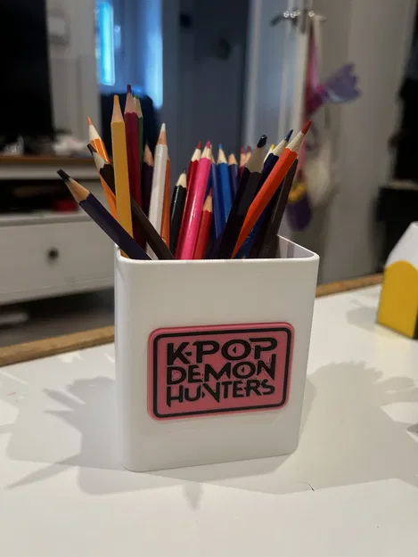 K-Pop Demon Hunters - Ống đựng bút / Desk Organizer - Image 1