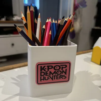 K-Pop Demon Hunters - Ống đựng bút / Desk Organizer