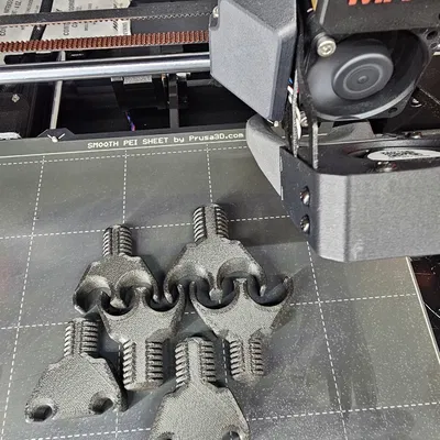 Kẹp/Giữ Ống Cho Platen Máy Ép Phun (Injection Molding Platen Hose Clip/Retainer)