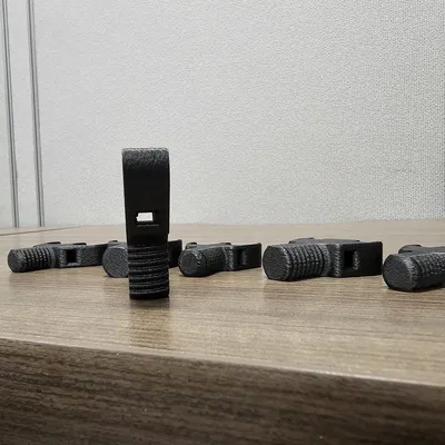 Kẹp/Giữ Ống Cho Platen Máy Ép Phun (Injection Molding Platen Hose Clip/Retainer)